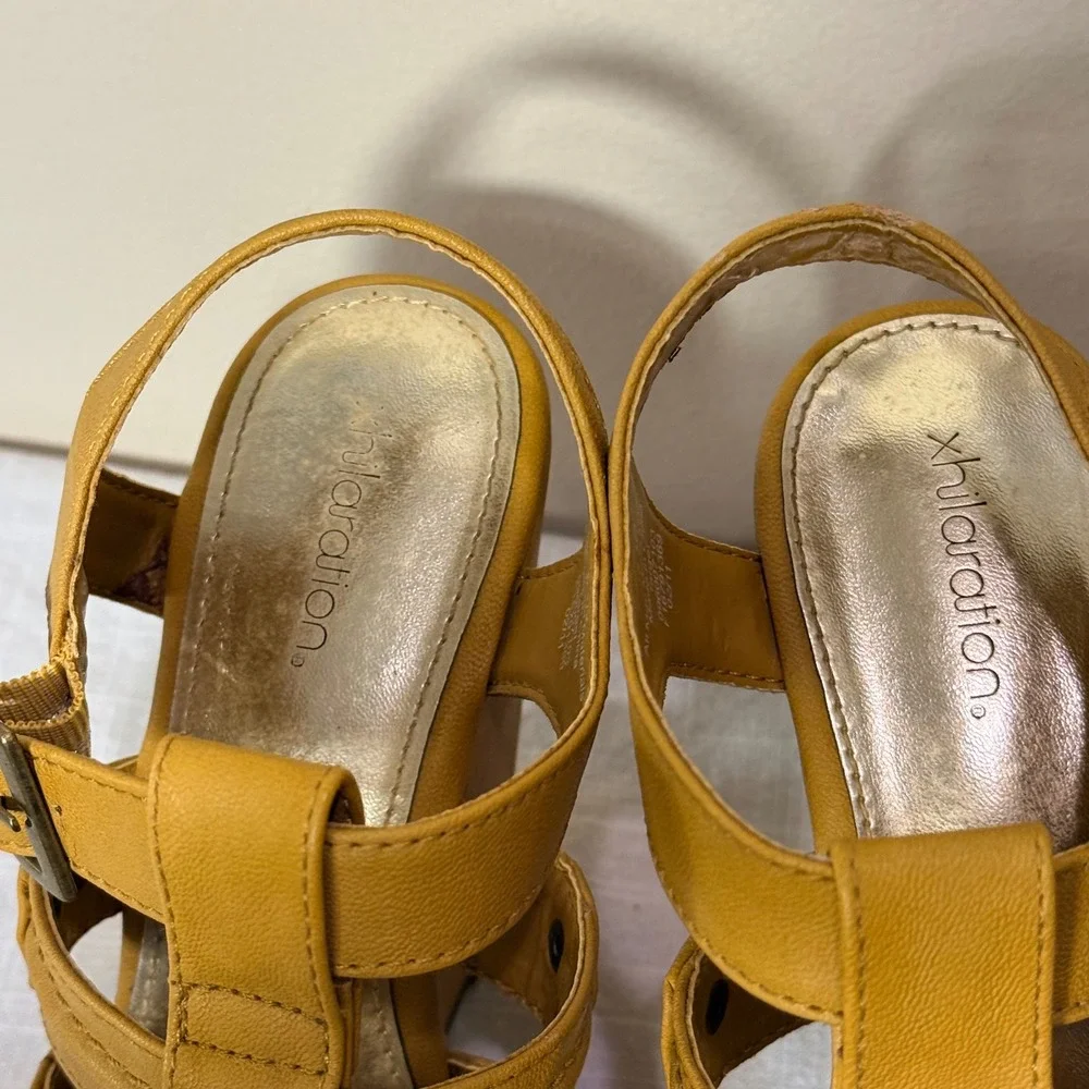 Xhilaration Yellow‎ Mustard Strappy Wedge Sandals Women's Size 5.5 Buckle